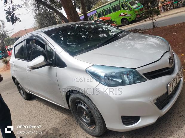 Toyota Vitz 2013 Silver
