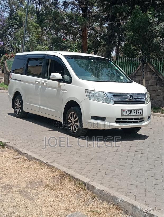 Honda Stepwgn 2012 White
