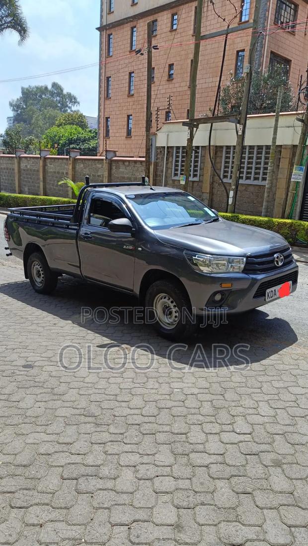 Toyota Hilux 2020 Silver