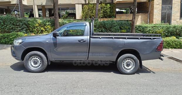 Toyota Hilux 2020 Silver