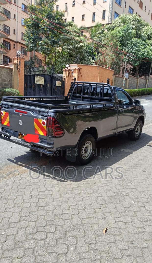 Toyota Hilux 2020 Silver