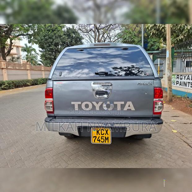 Toyota Hilux 2013 Gray