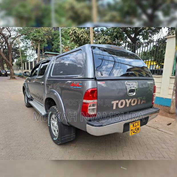 Toyota Hilux 2013 Gray