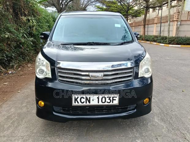 Toyota Noah 2010 Black