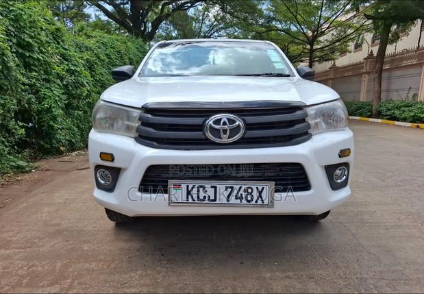 Toyota Hilux 2016 White