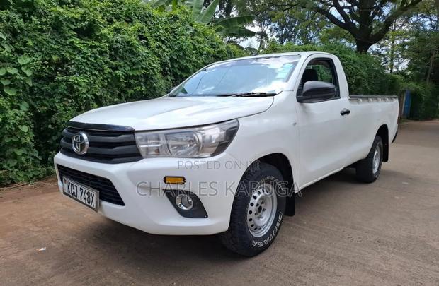 Toyota Hilux 2016 White