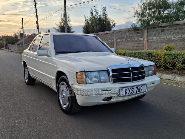 Mercedes-Benz W124 1985 Beige
