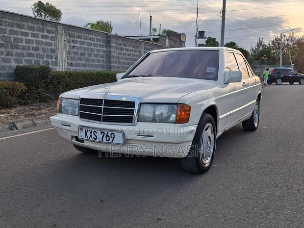 Mercedes-Benz W124 1985 Beige