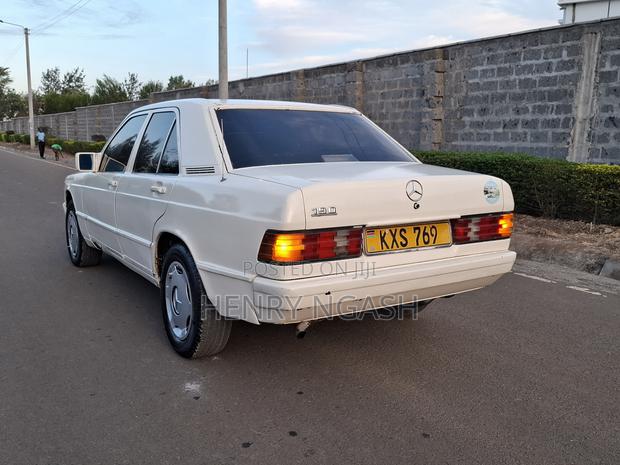 Mercedes-Benz W124 1985 Beige