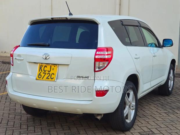 Toyota RAV4 2009 White