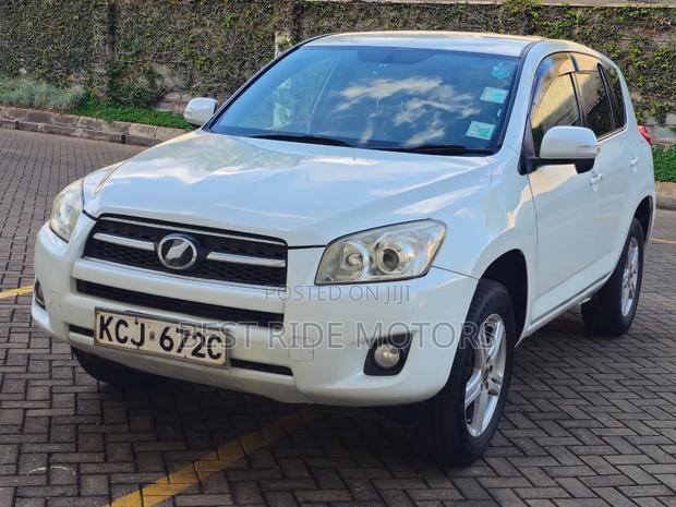 Toyota RAV4 2009 White