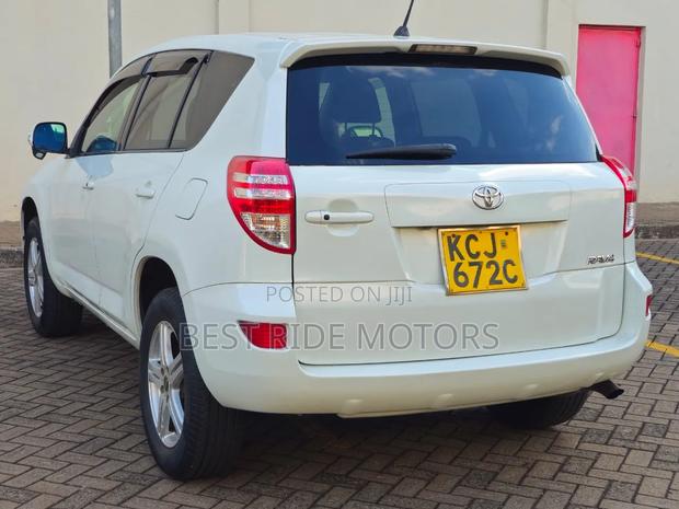 Toyota RAV4 2009 White