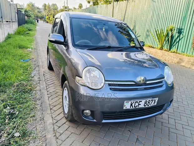 Toyota Sienta 1.5 FWD 2009 Gray