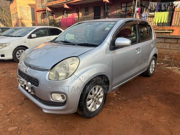 Toyota Passo 2015 Silver