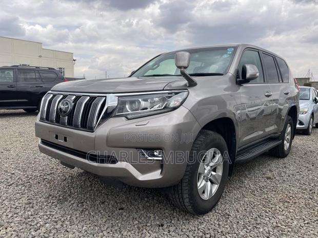 Toyota Land Cruiser Prado 2.8 2021 Gold