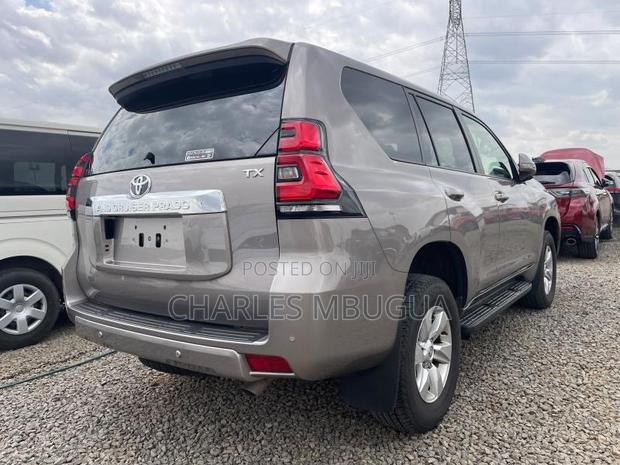 Toyota Land Cruiser Prado 2.8 2021 Gold