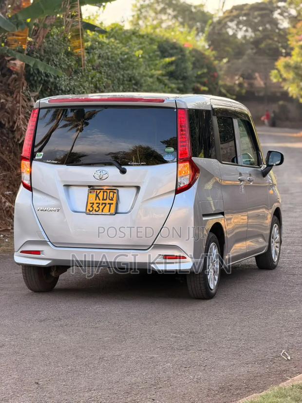 Toyota Roomy 2017 Silver