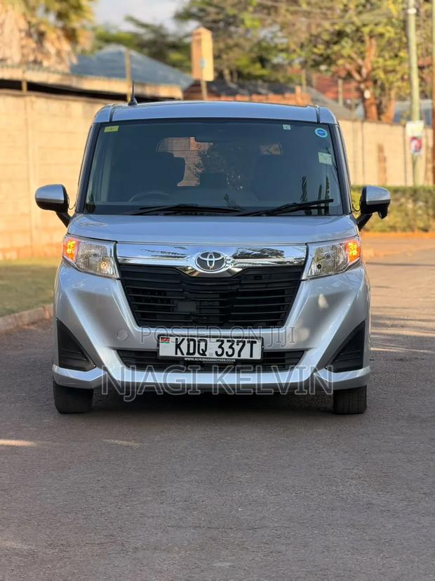 Toyota Roomy 2017 Silver