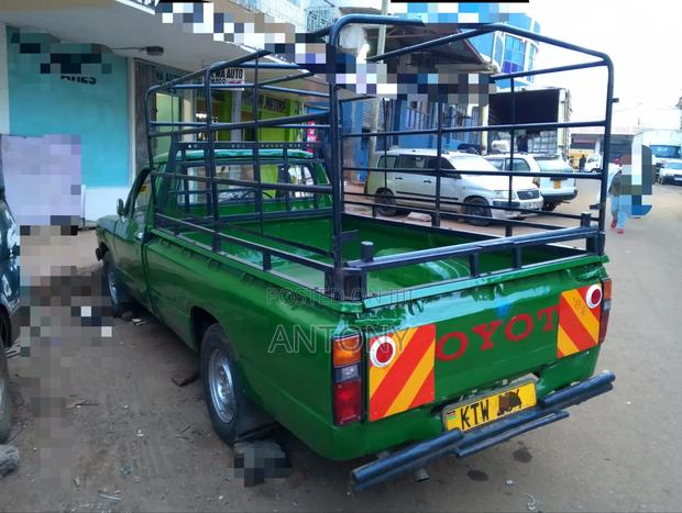 Toyota Hilux 1992 Green