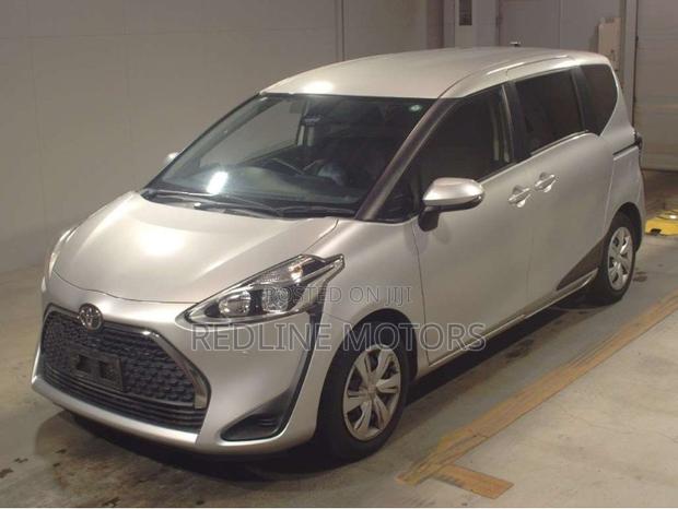 Toyota Sienta 1.5 FWD 2019 Silver