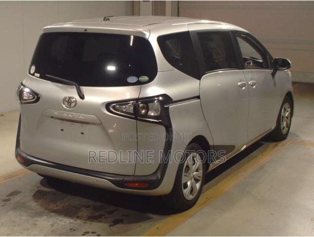 Toyota Sienta 1.5 FWD 2019 Silver