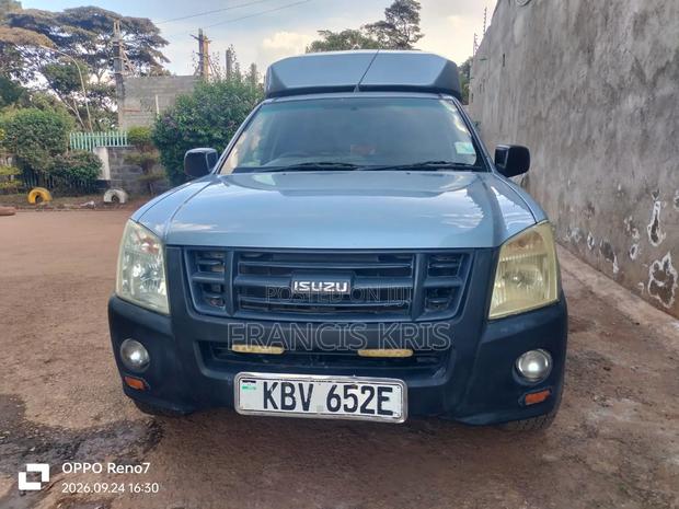 Isuzu D-MAX 2012 Gray