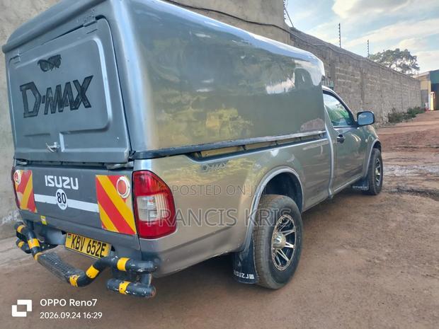 Isuzu D-MAX 2012 Gray