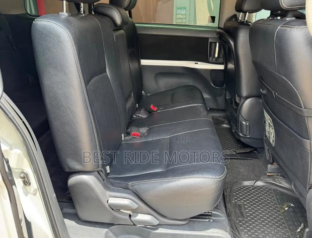 Toyota ISIS 1.8 Platana 2WD 2015 White