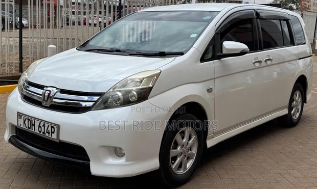 Toyota ISIS 1.8 Platana 2WD 2015 White