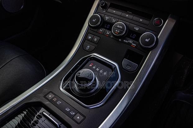 Land Rover Range Rover Evoque SE 4x4 5-Door 2019 White