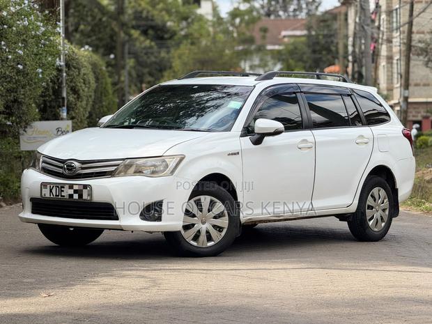 Toyota Corolla Fielder 1.5 Hybrid FWD 2014 White