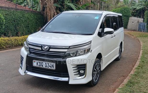 Toyota Voxy X 2WD 8-Seater 2018 White