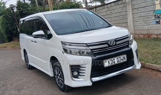Toyota Voxy X 2WD 8-Seater 2018 White