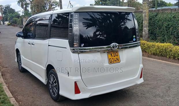 Toyota Voxy X 2WD 8-Seater 2018 White
