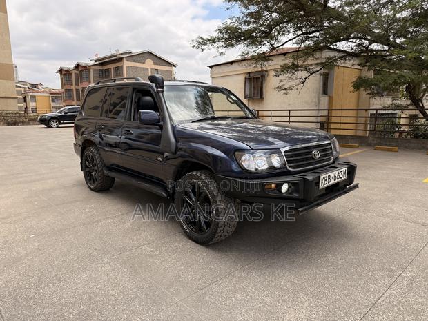 Toyota Land Cruiser HDJ 100 2003 Blue