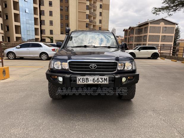 Toyota Land Cruiser HDJ 100 2003 Blue