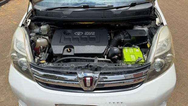 Toyota ISIS 1.8 L G-edition 2WD 2015 White