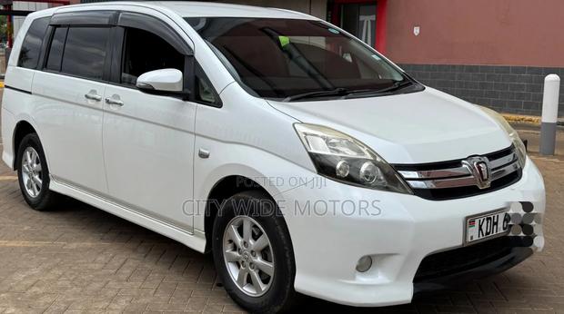 Toyota ISIS 1.8 L G-edition 2WD 2015 White