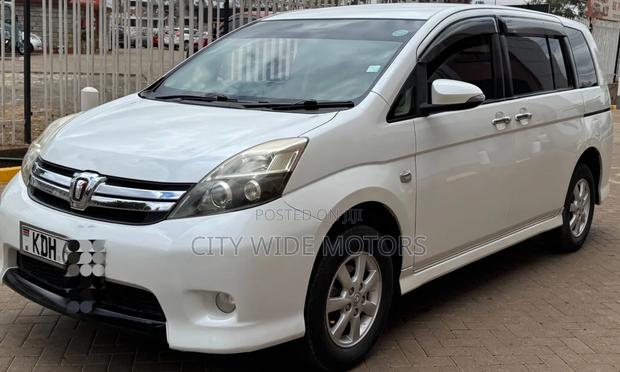 Toyota ISIS 1.8 L G-edition 2WD 2015 White