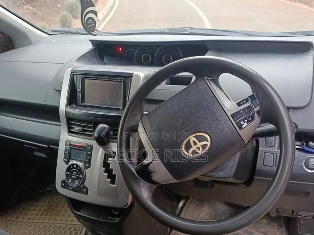 Toyota Noah 2012 Gray