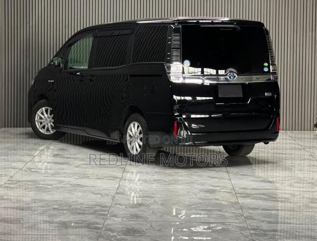 Toyota Voxy Hybrid X 2WD 7-Seater 2019 Matt Black