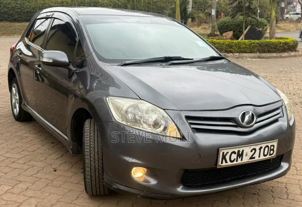 Toyota Auris 2011 Brown