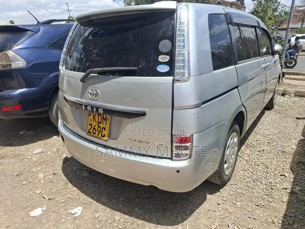 Toyota ISIS 1.8 G 2WD 2016 Silver