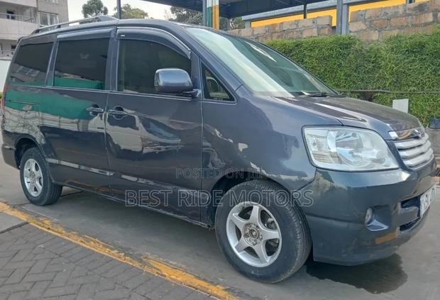 Toyota Noah 2.0 FWD (8 Seater) 2003 Gray