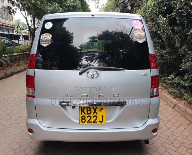 Toyota Noah 2.0 FWD (8 Seater) 2006 Silver