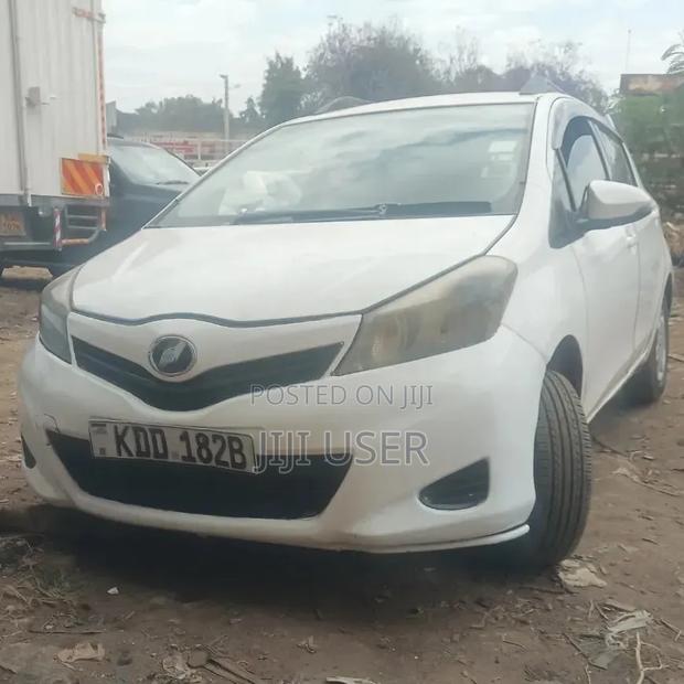 Toyota Vitz 1.0 FWD 5dr 2013 White