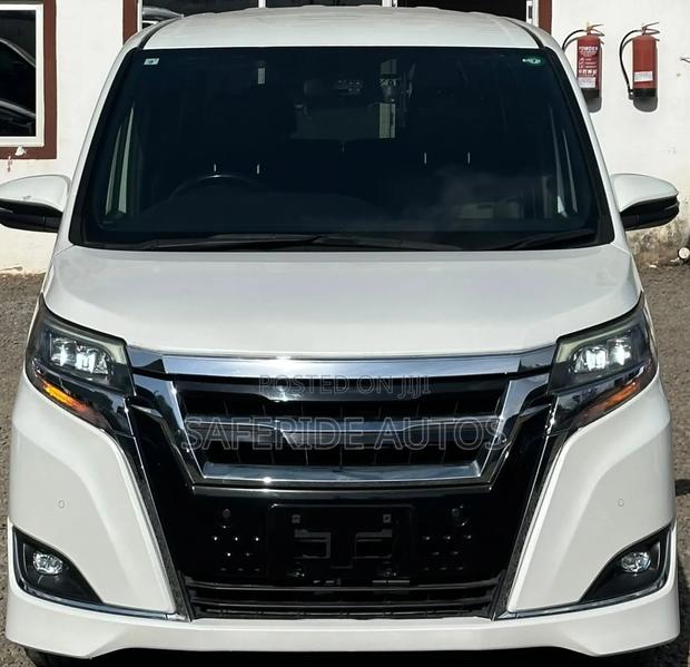 Toyota Esquire 2.0 FWD (7 seater) 2019 White