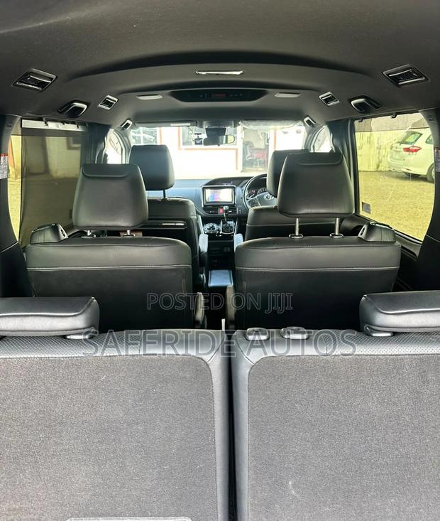 Toyota Esquire 2.0 FWD (7 seater) 2019 White