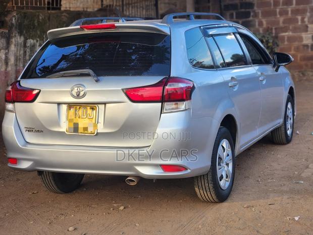 Toyota Corolla Fielder 2016 Silver