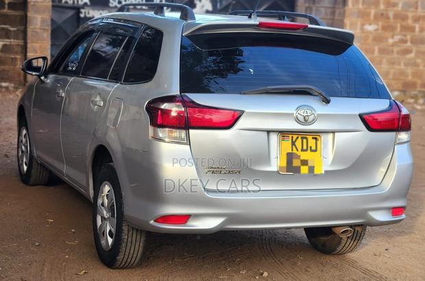 Toyota Corolla Fielder 2016 Silver